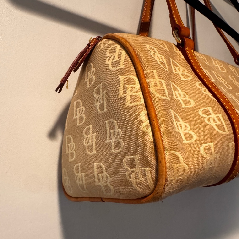 Vintage 2000 Dooney & Bourke Signature Barrel Bag - Picture 5 of 16